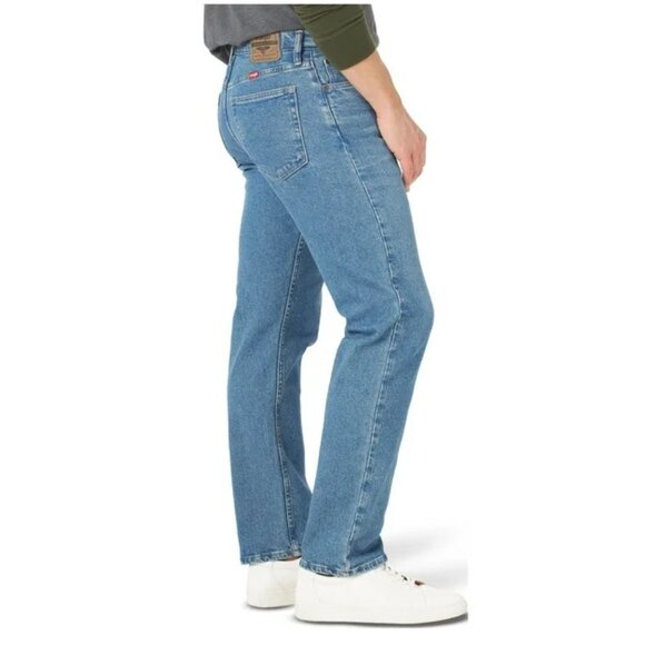 Wrangler Men's Relaxed Fit Jeans with Flex Blue Light Wash Size 44W x 30L - Picture 6 of 16